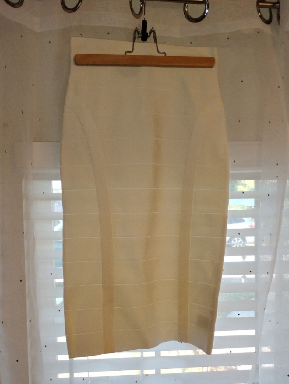 bebe Woman's Cream Structured Pencil Skirt, Size: S/P